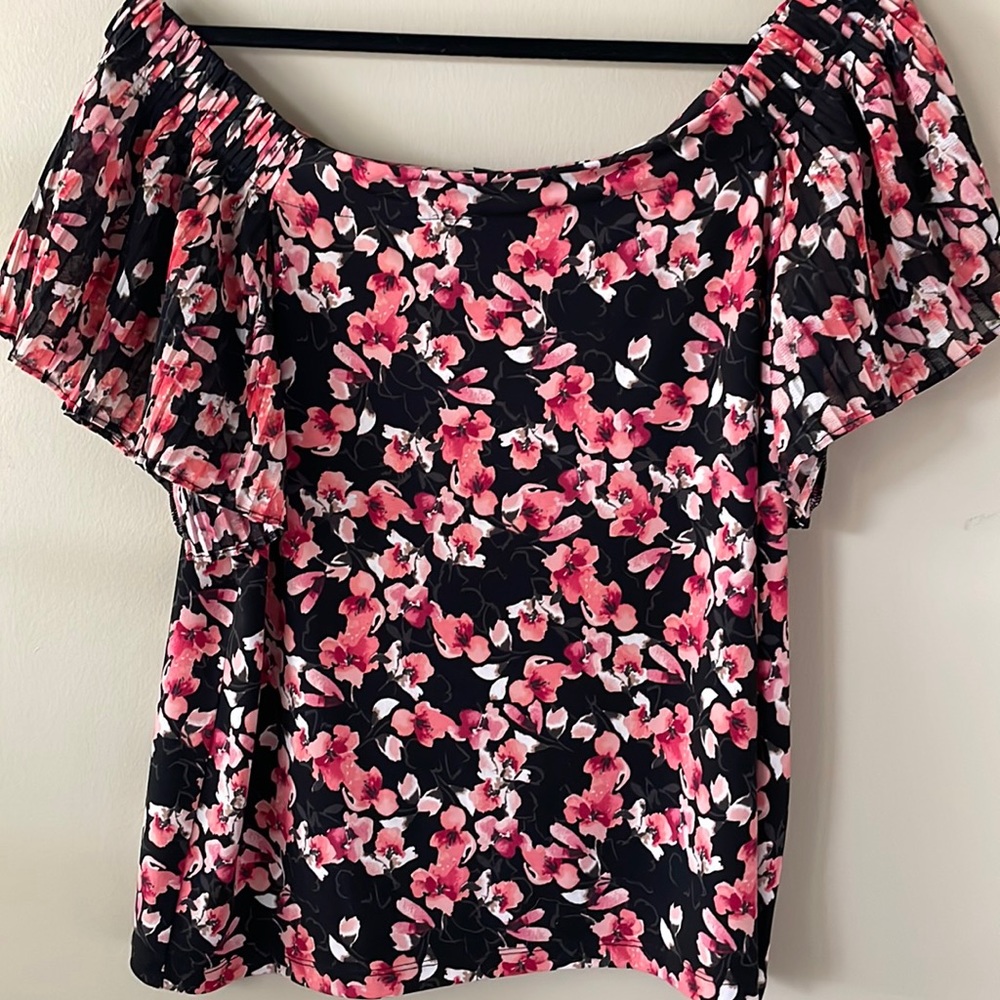 White House Black market short sleeve off shoulder blouse with coral/black print